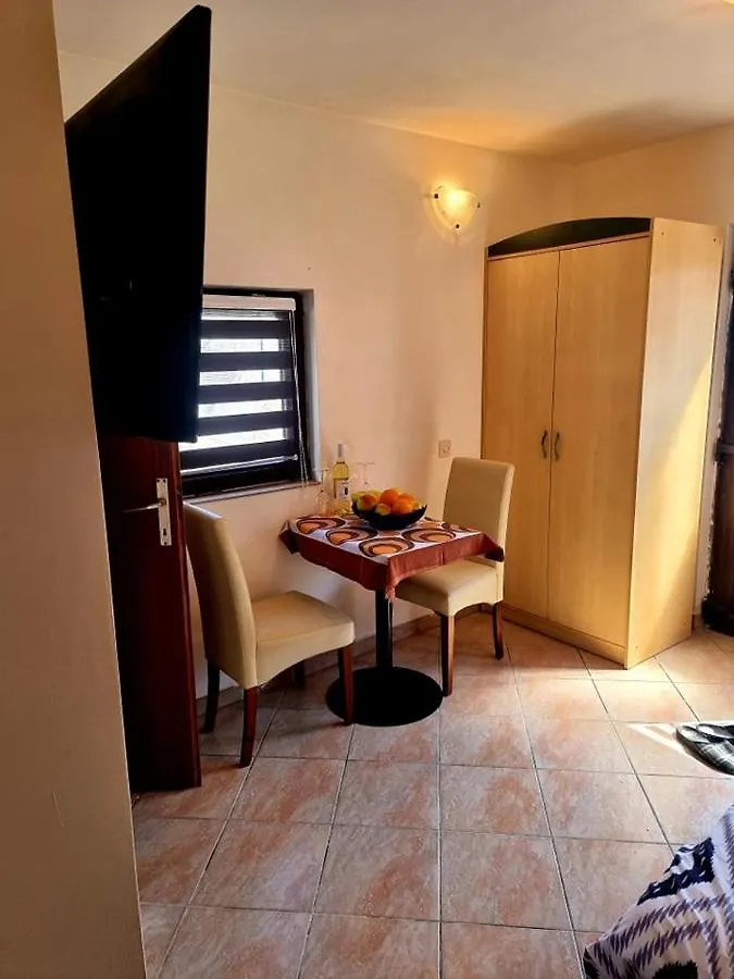 Apartmani Petra Pula 0*,